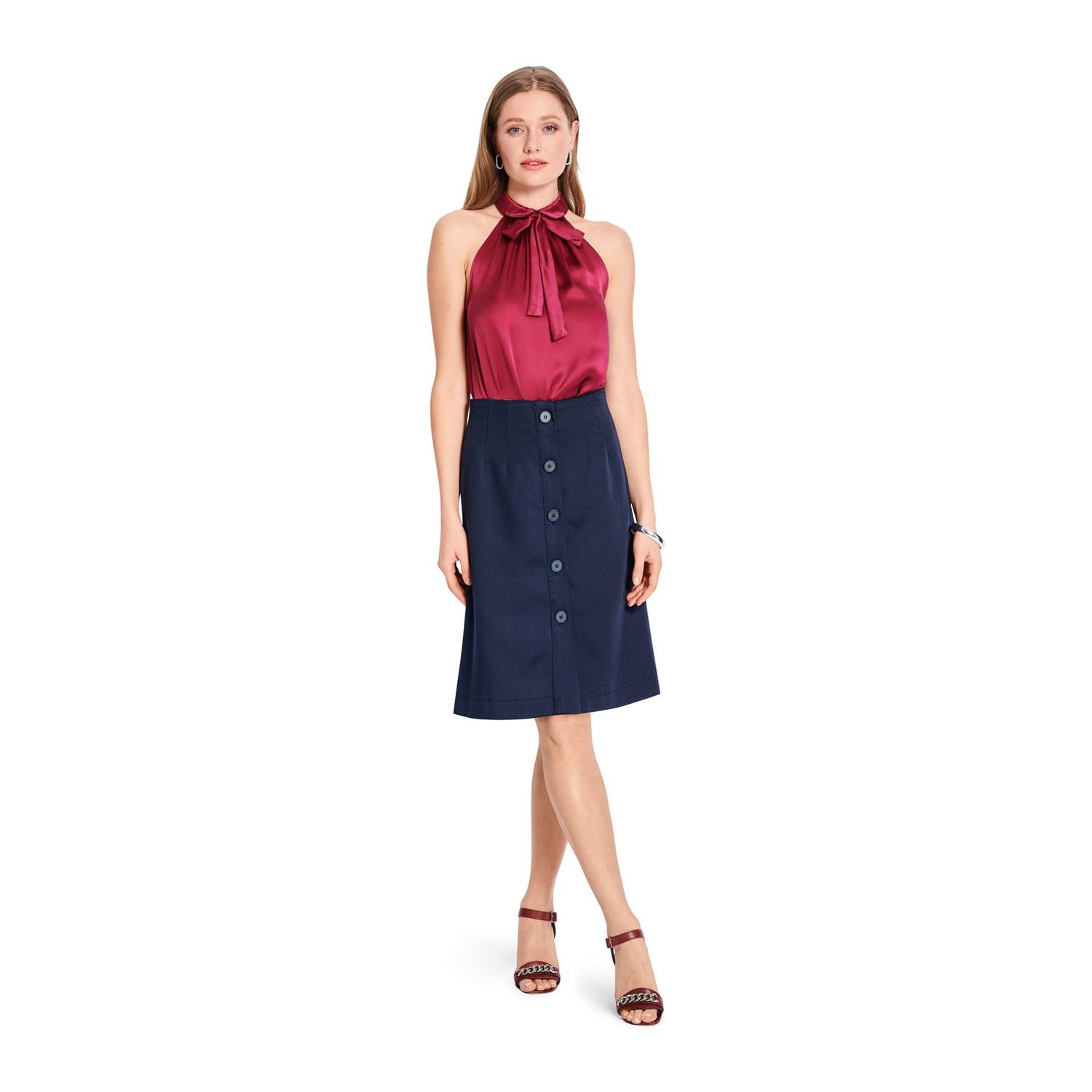 burda style Schnittmuster 5737: Neckholderkleid und Top mit Kragen, Modellfoto 3