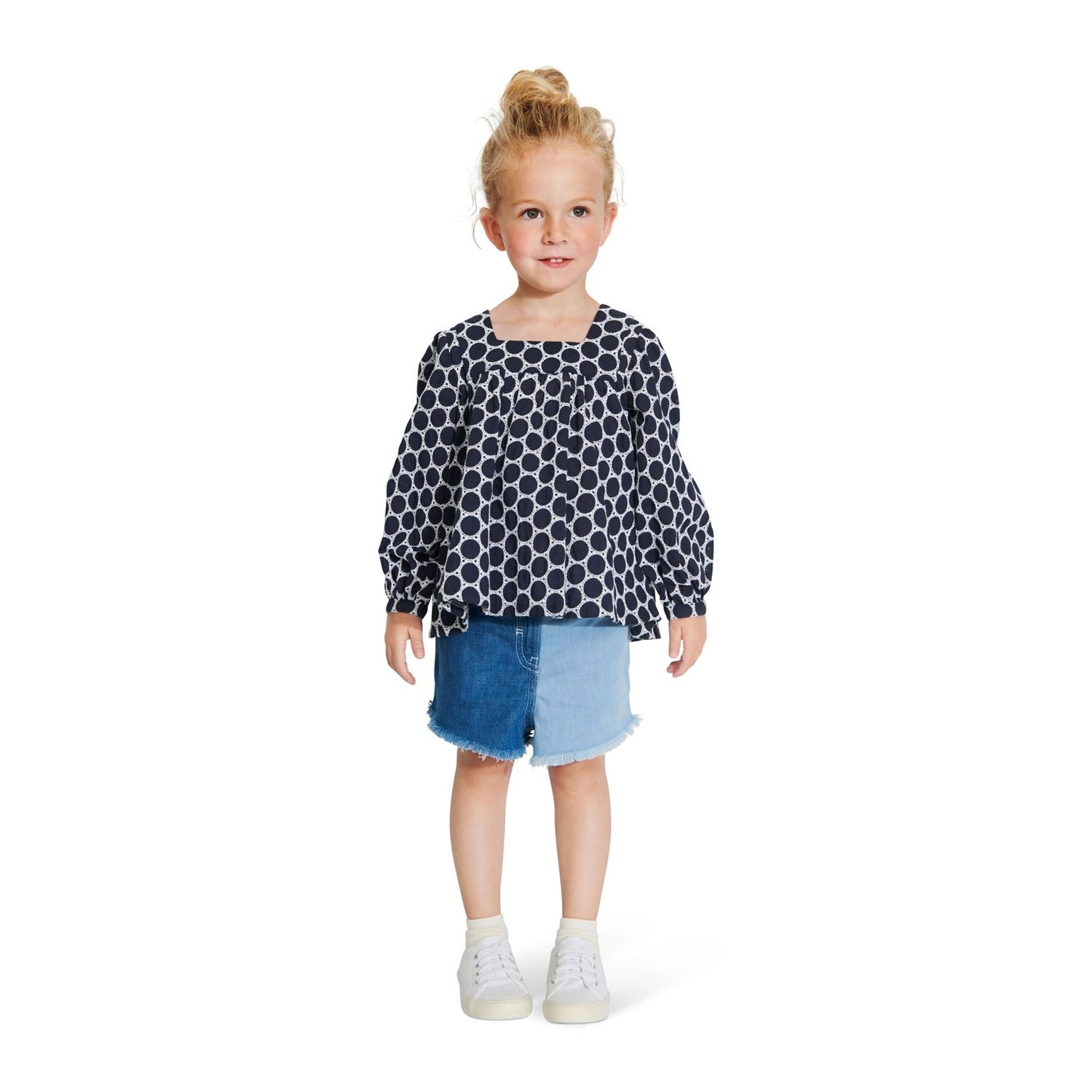 burda style Schnittmuster 9249: Kleid und Bluse mit Eckausschnitt, Modellfoto 3