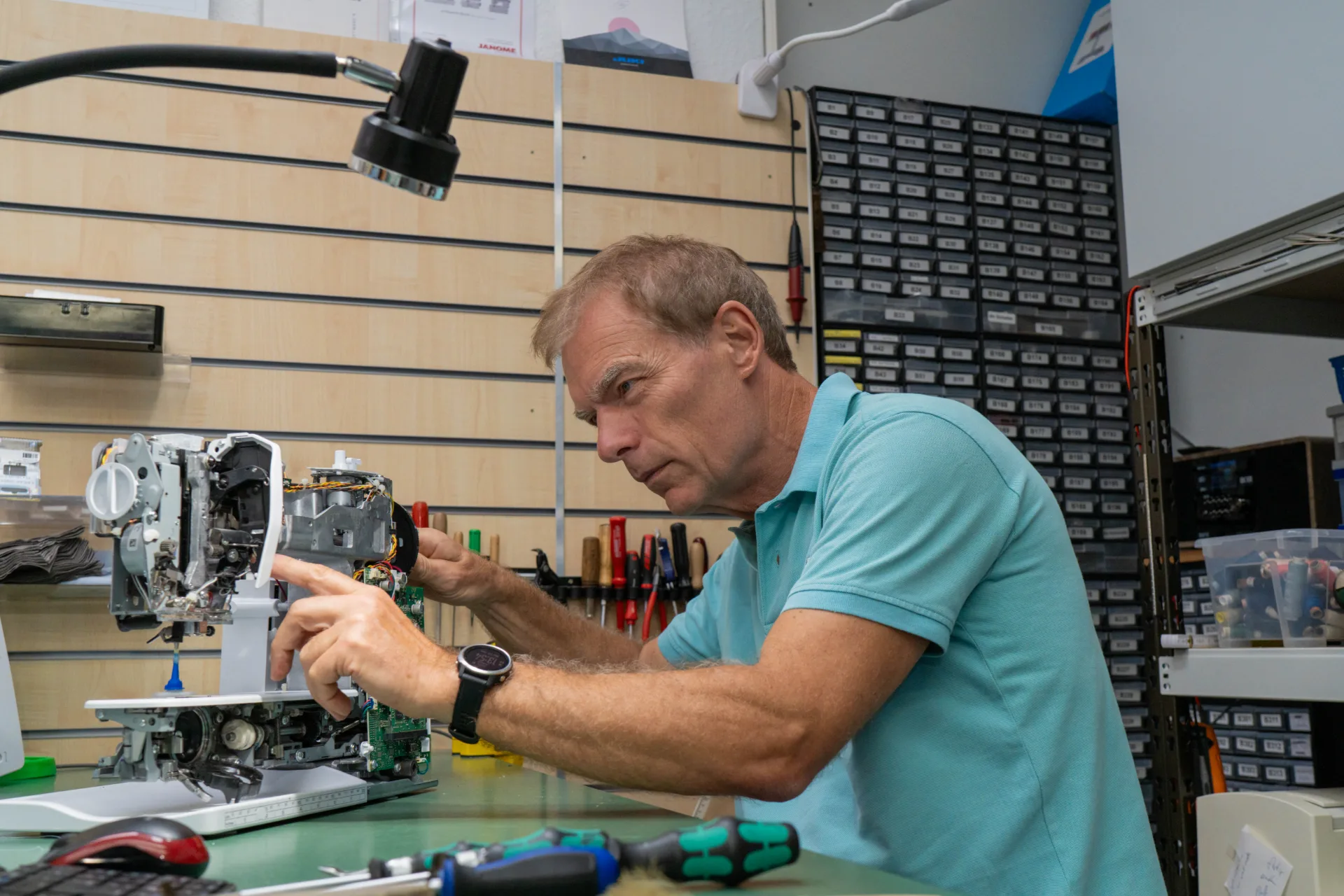 Reparatur in der Nähdschungel-Werkstatt