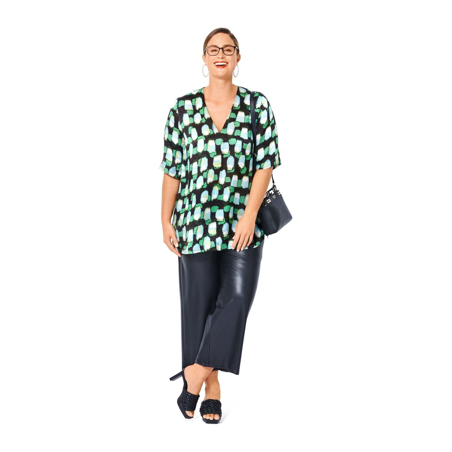 burda style Schnittmuster 6038: Hemdblusenkleid und Bluse, Modellfoto 3