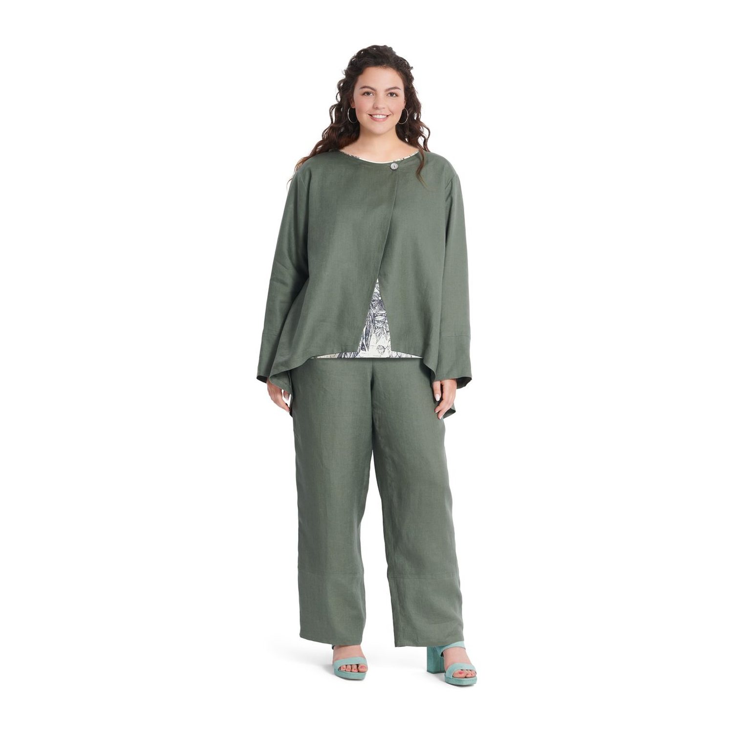 burda style Schnittmuster 8108: Jacke, Shirt und Hose, Modellfoto 2